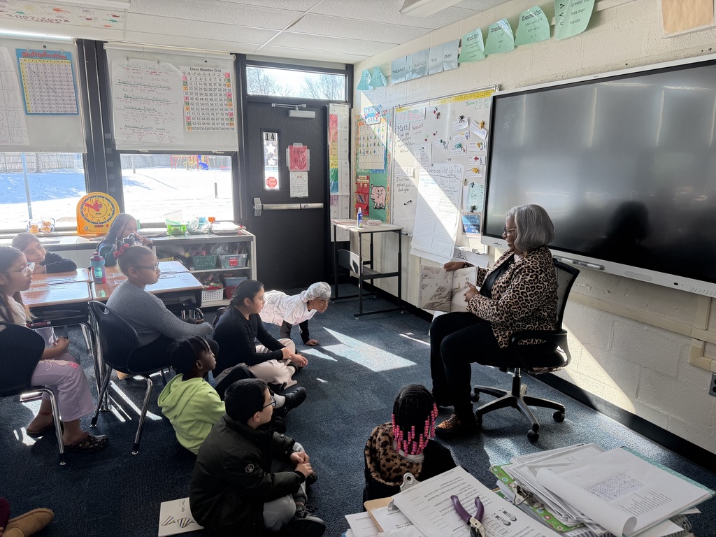 School Board Vice President, Cynthia Davenport, reads to Cole Manor students. 