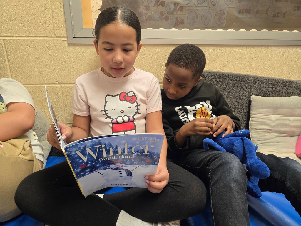 Best Buddies reading together.