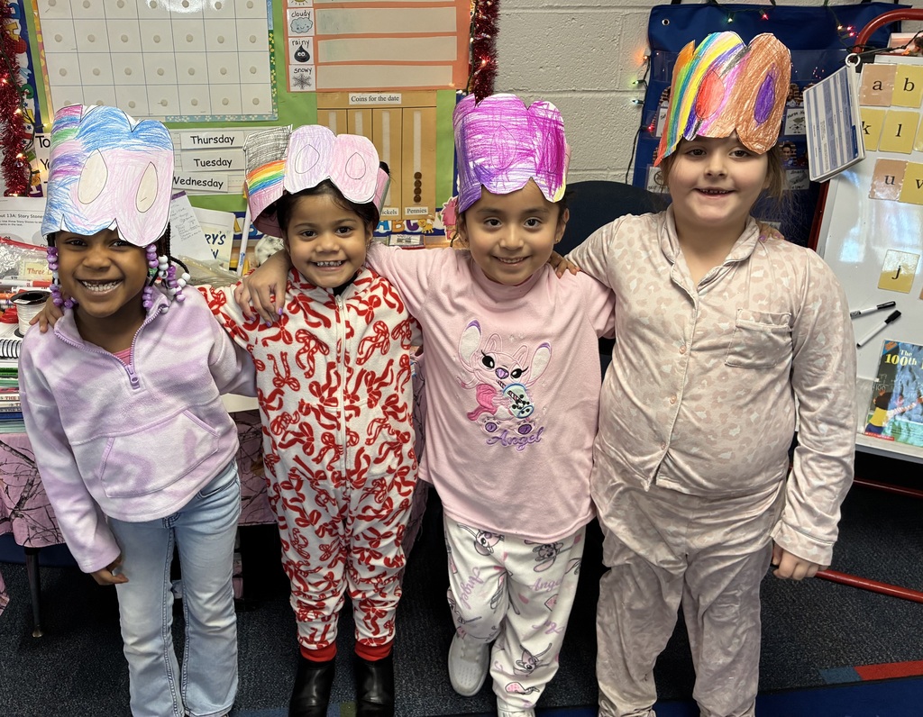 students wearing 100th day of school crowns