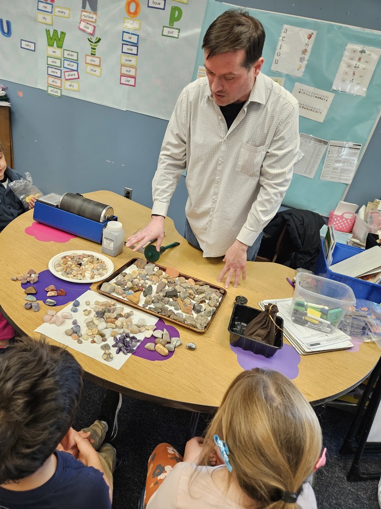 Students learning about rocks. 