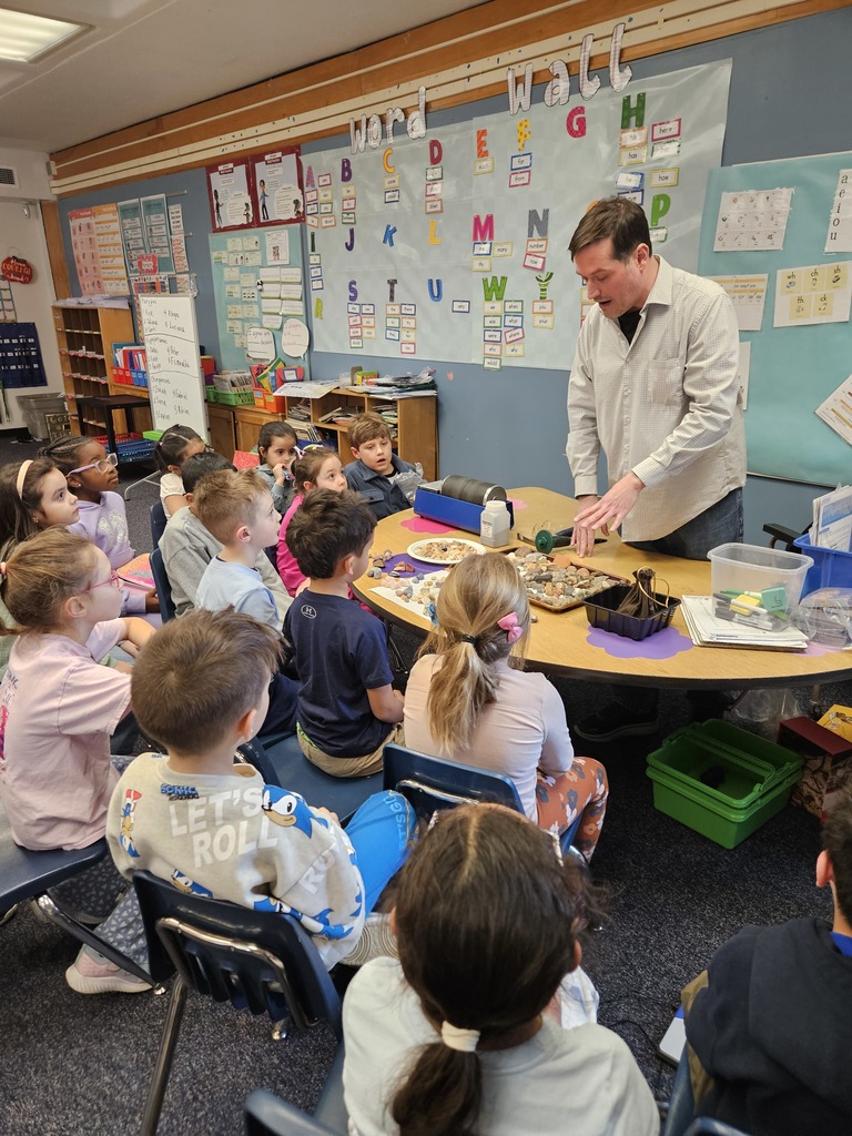 Students learning about rocks. 