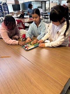 Third graders collaborate on science projects on a Flux Space field trip.