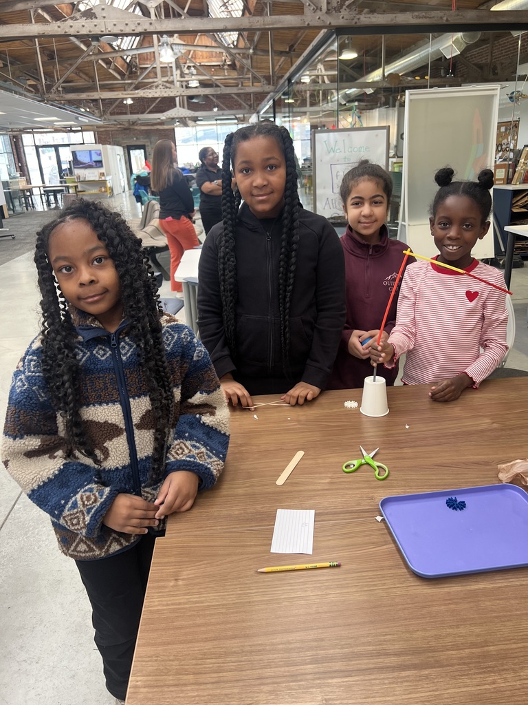 Third graders collaborate on science projects on a Flux Space field trip.