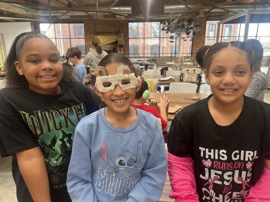 Third graders collaborate on science projects on a Flux Space field trip.