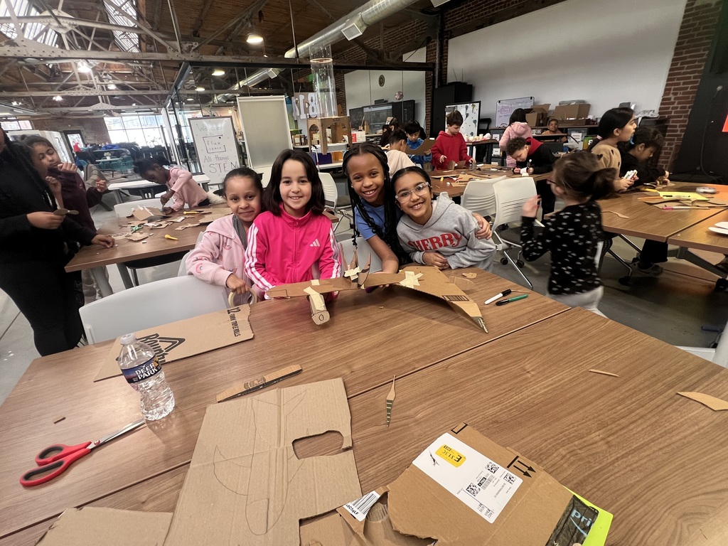 Third graders collaborate on science projects on a Flux Space field trip.