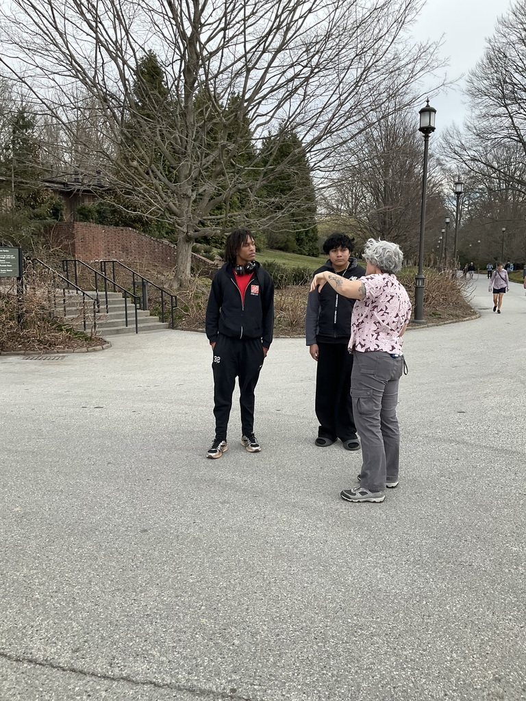 Students are stopped and talking with an employee