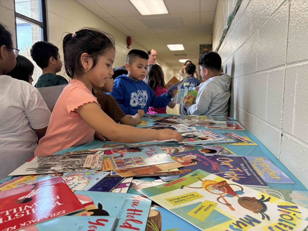 Students select a new book through the RIF program.