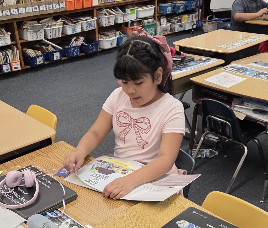 A student reads her new RIF book.