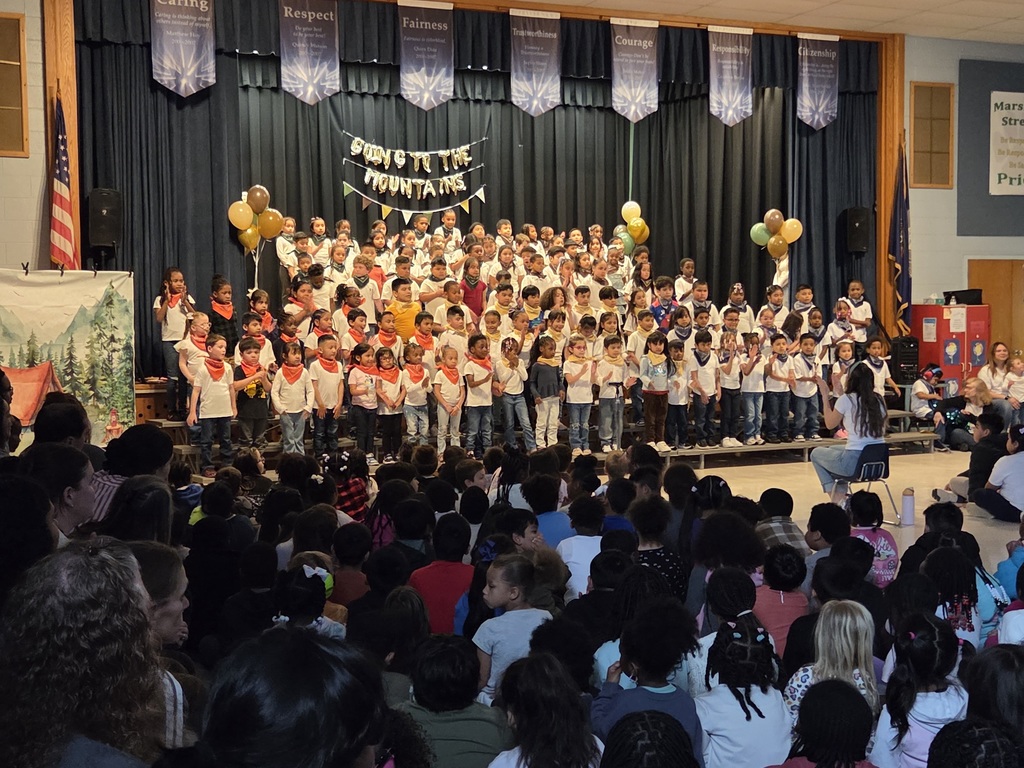 Kindergarteners sing at their show.