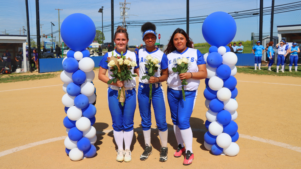 Seniors from the softball team pose for group photo.