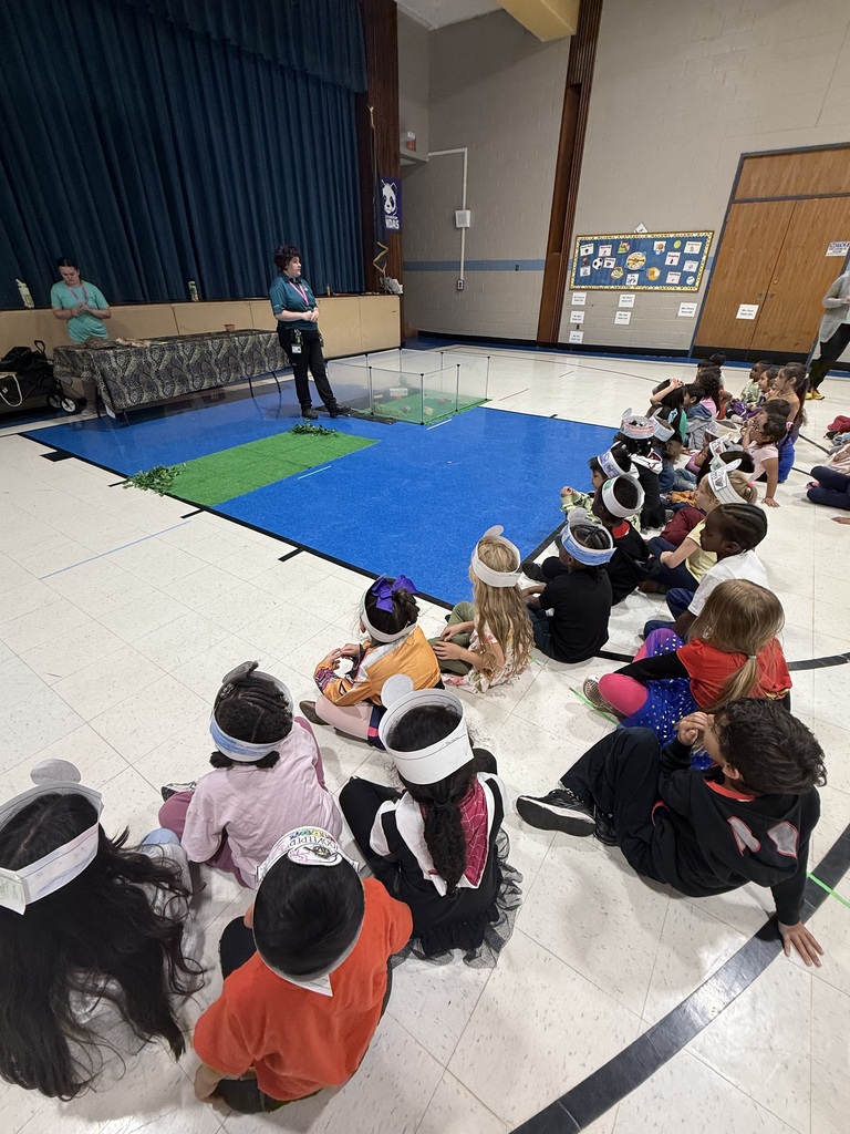 Kindergarten had a wonderful time with the Zoo on Wheels today!
