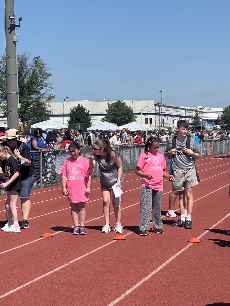 Students getting ready to run. 