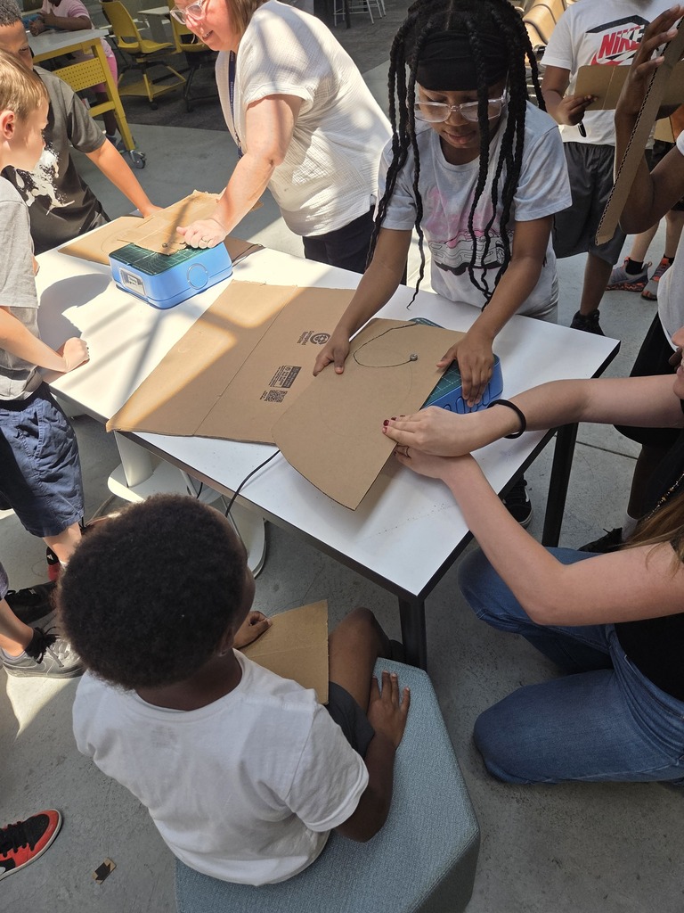 Students at the FluxSpace working together. 