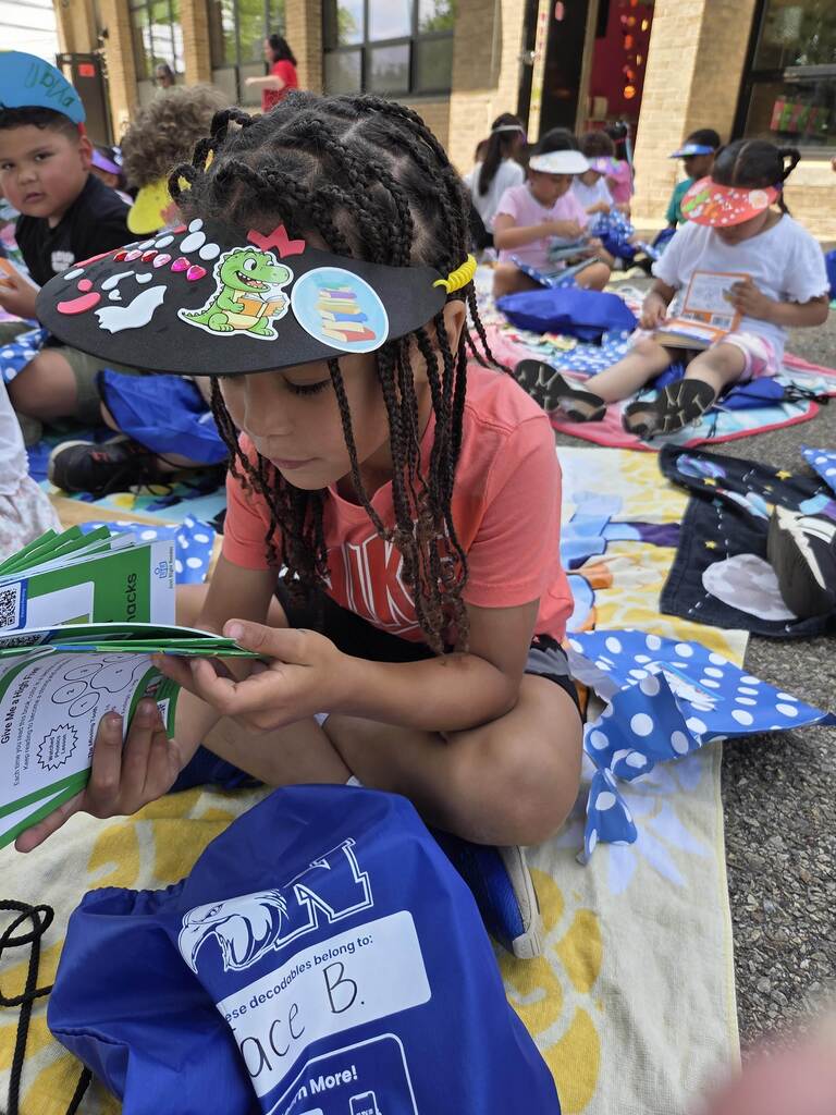 Students read their new books.