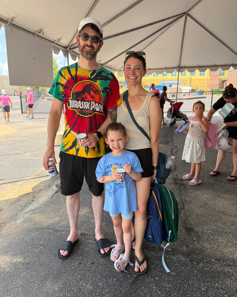 Student and their parents pose for a photo.