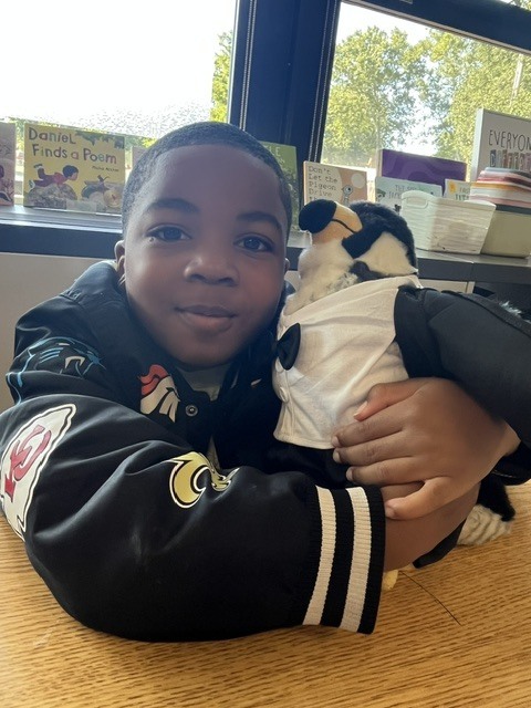Students meet Oreo the reading falcon.