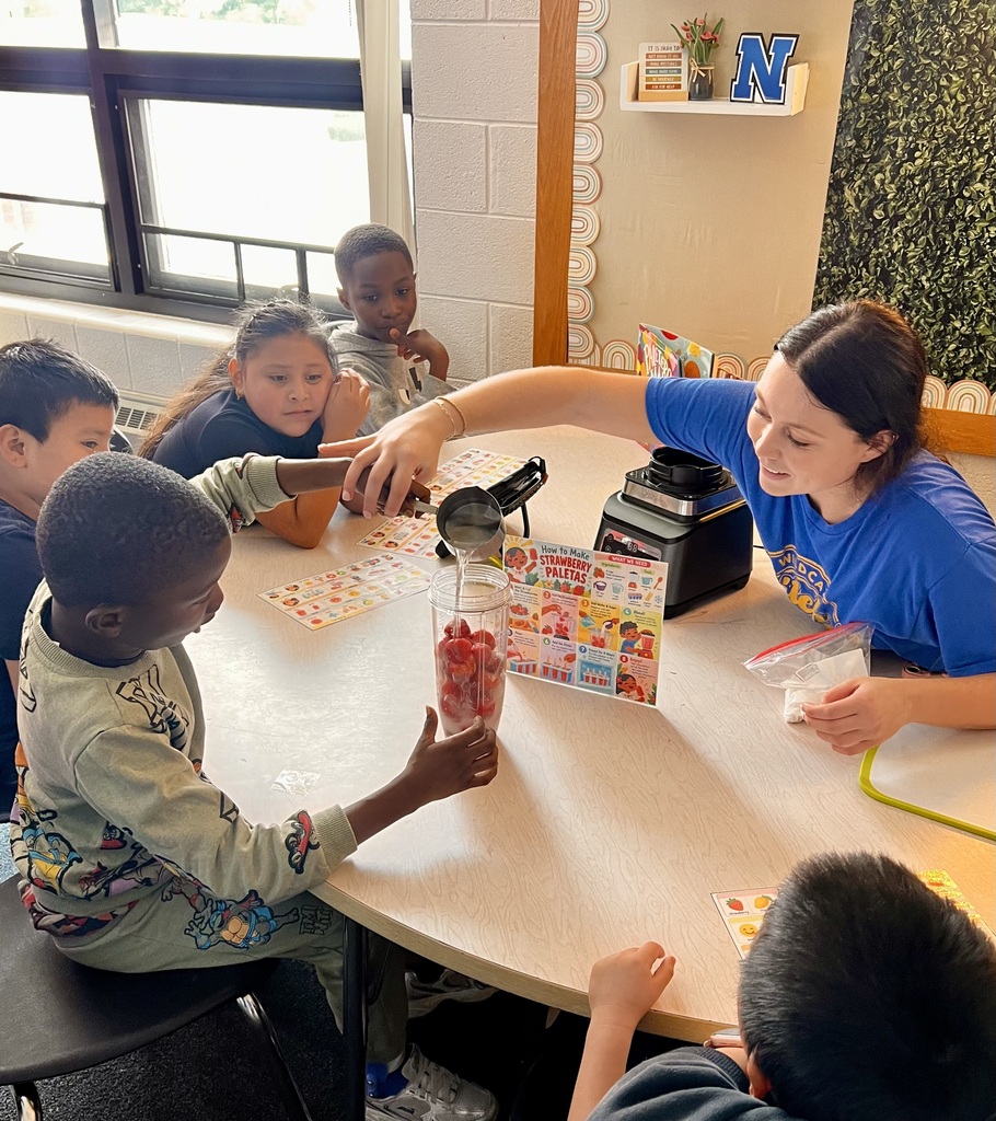Students making paletas.
