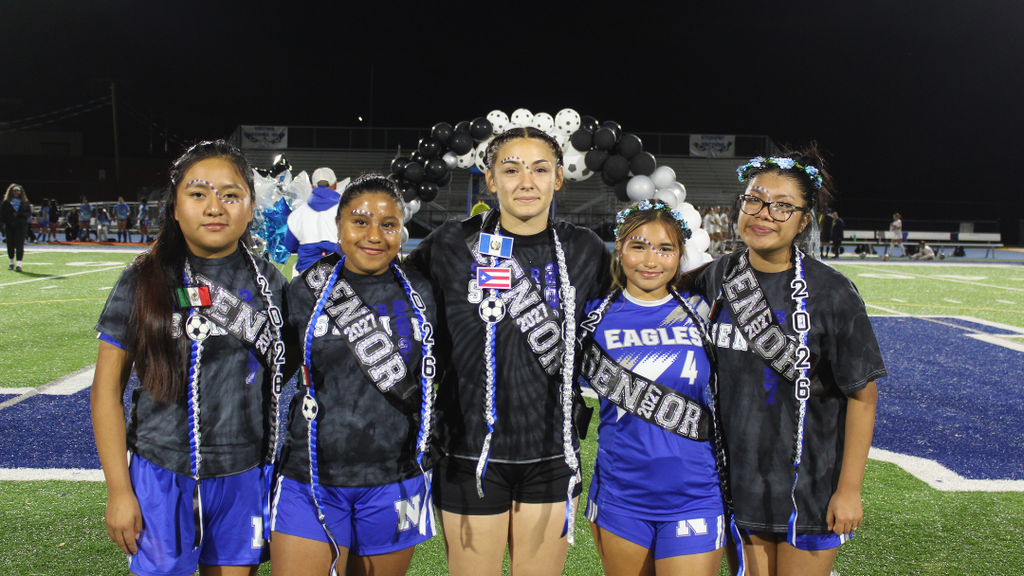 5 Seniors pose for photo on field.