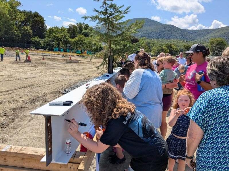 Steel signing  community