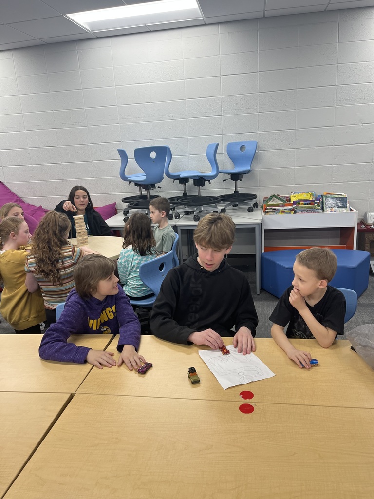 6th Grade Spanish students working with Kindergarten Spanish students