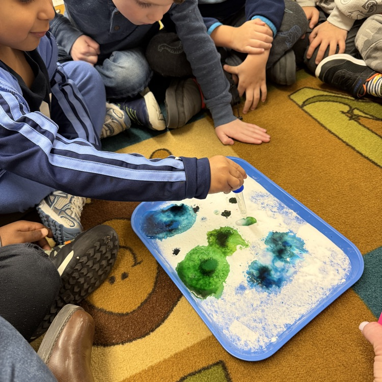 Students mixing colors in science experiment