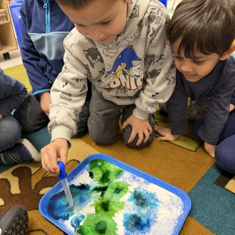 Students mixing colors in science experiment