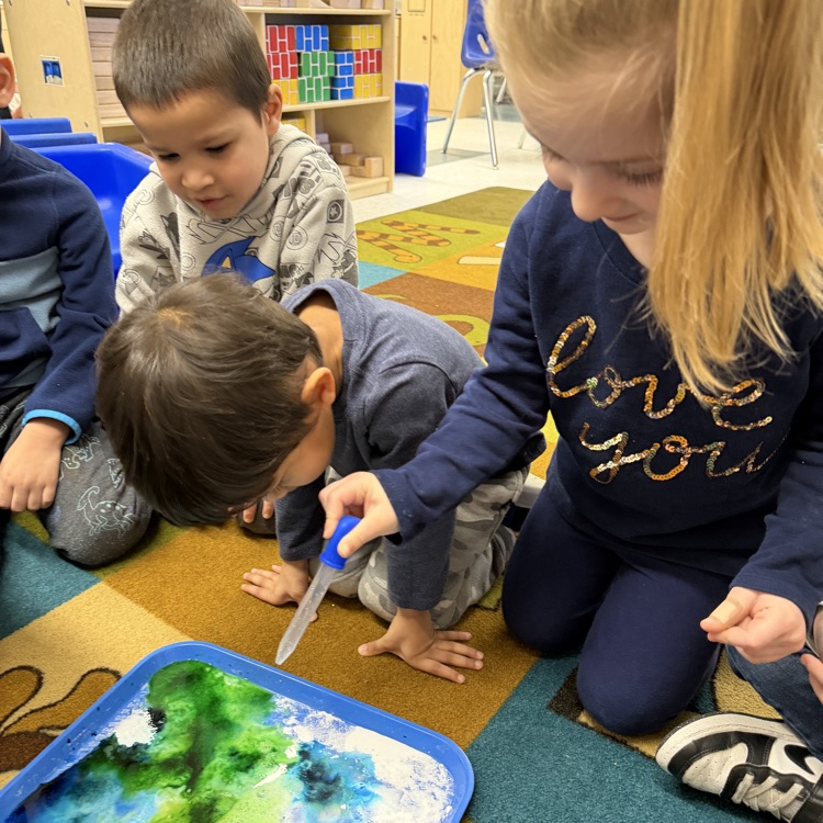Students mixing colors in science experiment