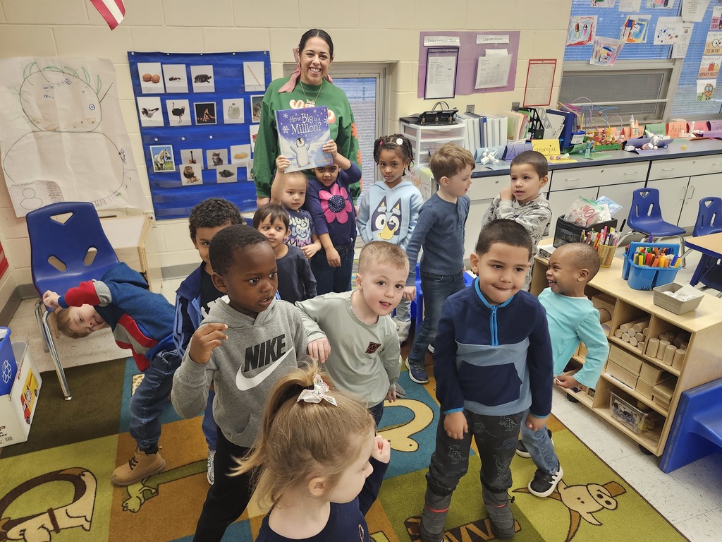 Mystery Readers Story time. Parent standing with group of students