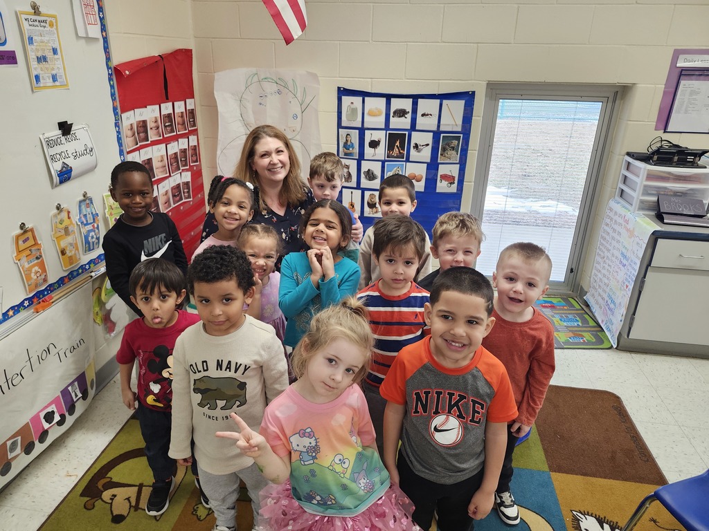 Mystery Readers Story time. Parent standing with group of students