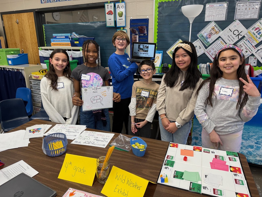 4th Graders displaying their projects