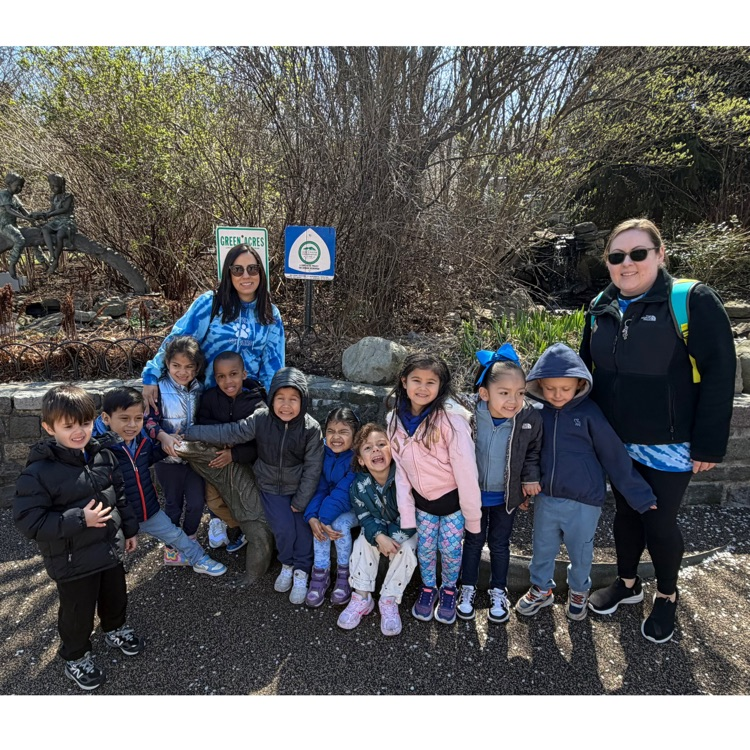 Students at Turtleback Zoo 