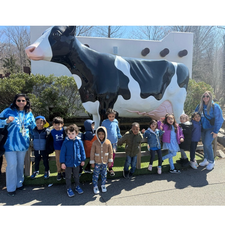 Students at Turtleback Zoo 