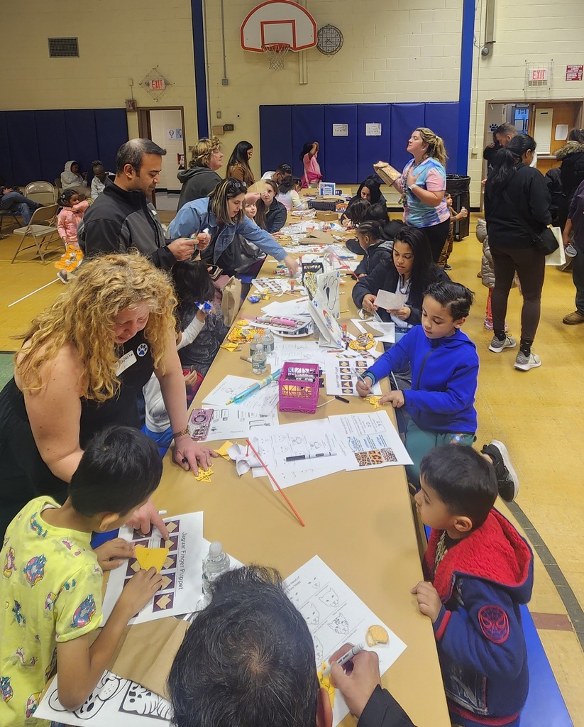 families doing art projects together