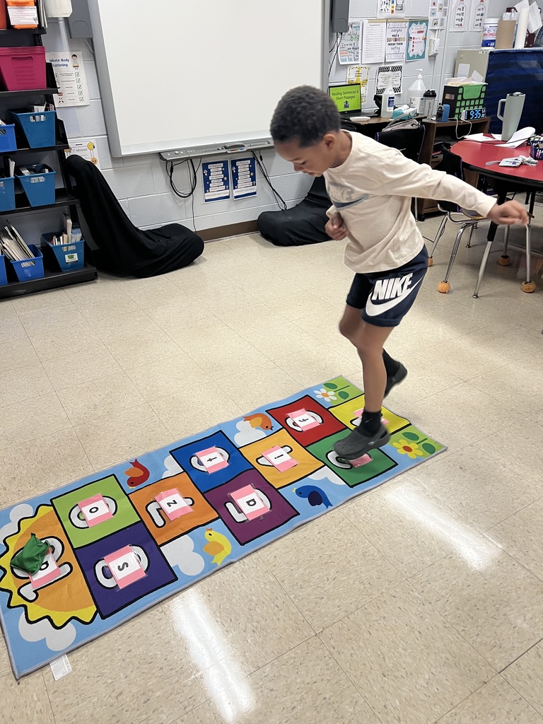 Students in Mrs. Kaufmann's reading class practiced their letter recognition and sounds and had fun too while playing hopscotch!  #truenorthbrunswick #Parsonspenguins