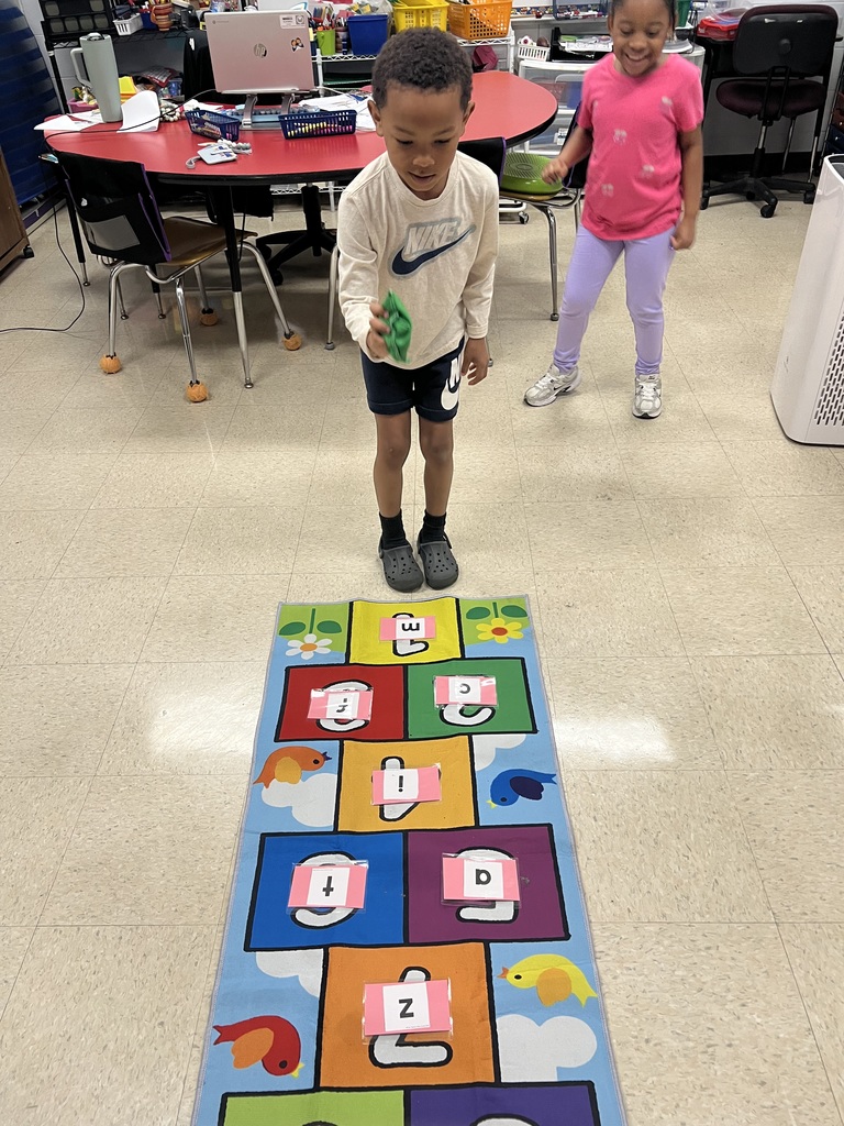 Students in Mrs. Kaufmann's reading class practiced their letter recognition and sounds and had fun too while playing hopscotch!  #truenorthbrunswick #Parsonspenguins