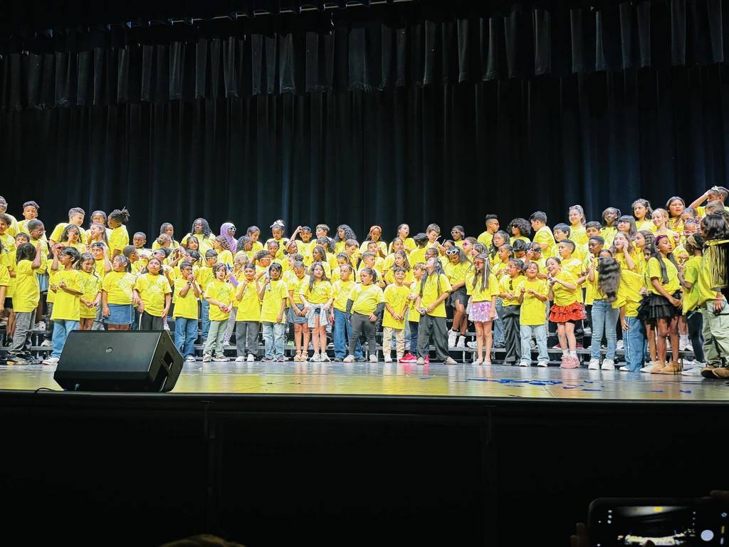 Judd chorus  on stage