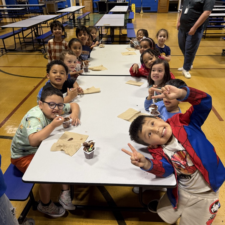 Kids sitting at a cafeteria table