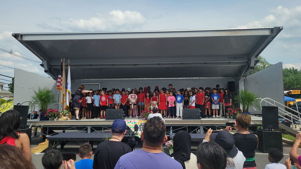 Students sing we shall overcome together 