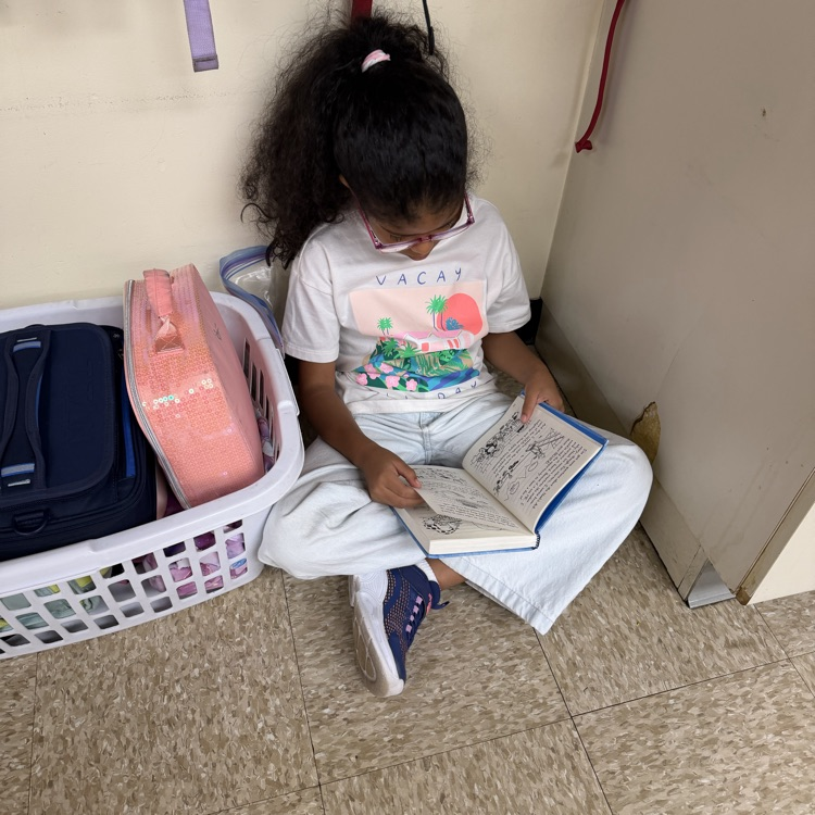 students doing independent reading 