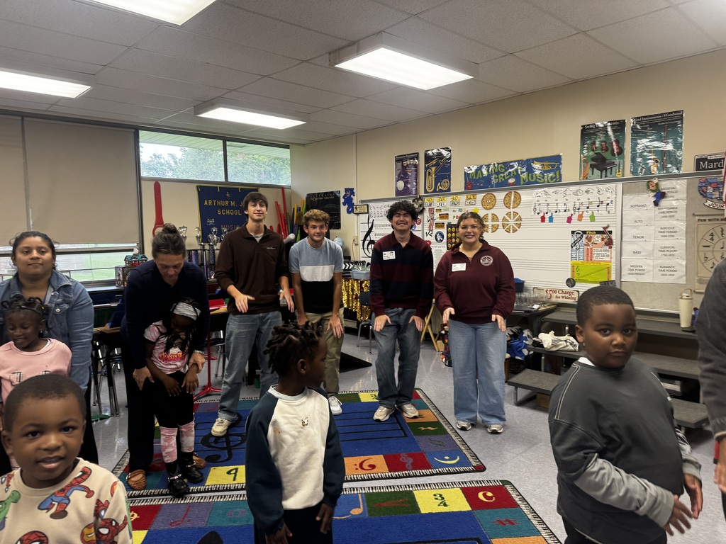 Music Class with adult helpers 