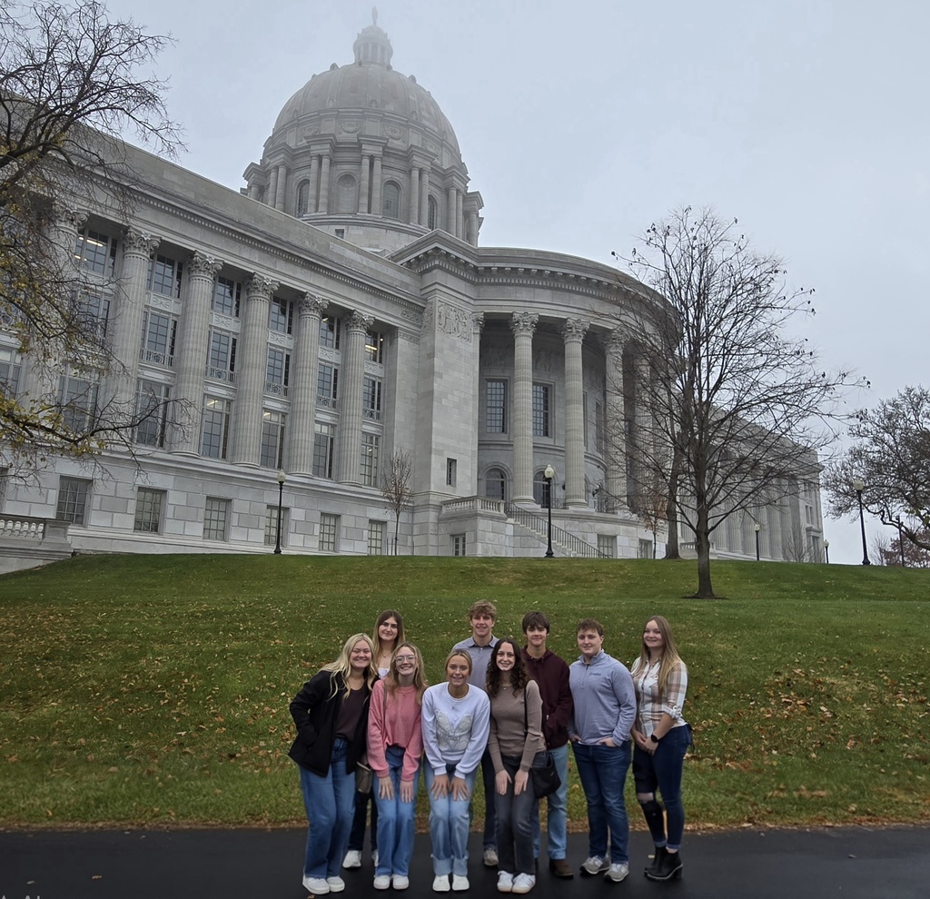 NHS Seniors outside MO state capitol