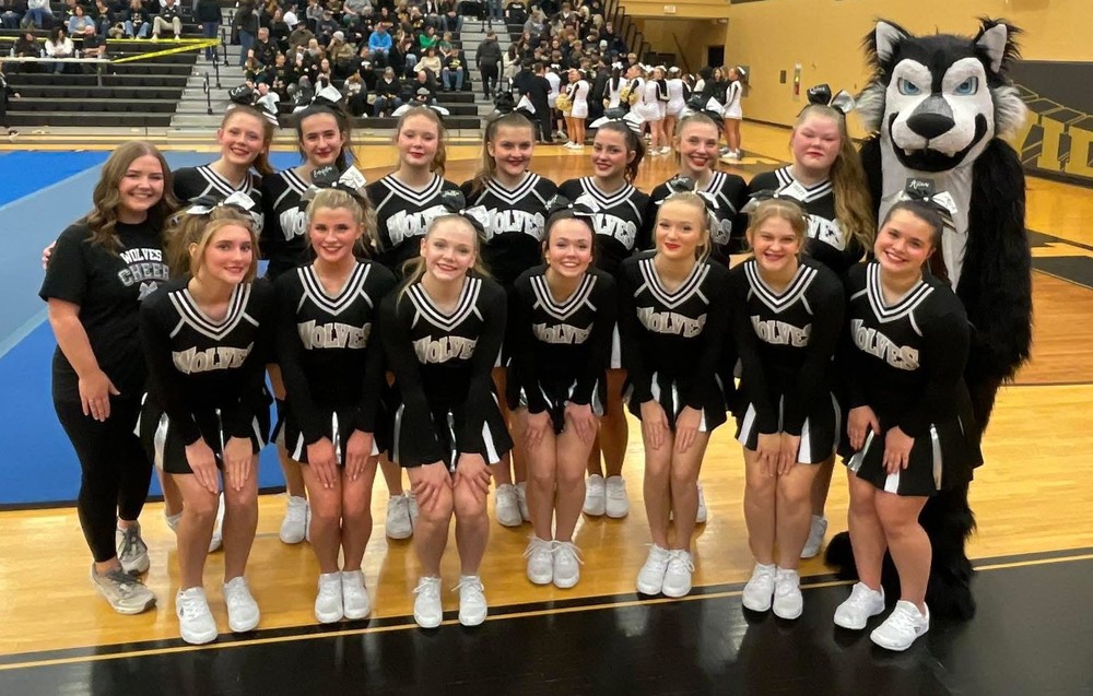 two rows of cheerleaders