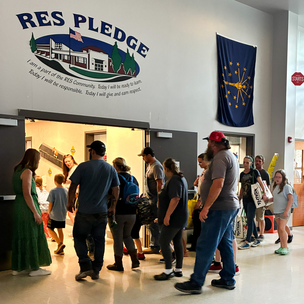 Students and parents entering the main hallway for Back to School night at the Elementary.