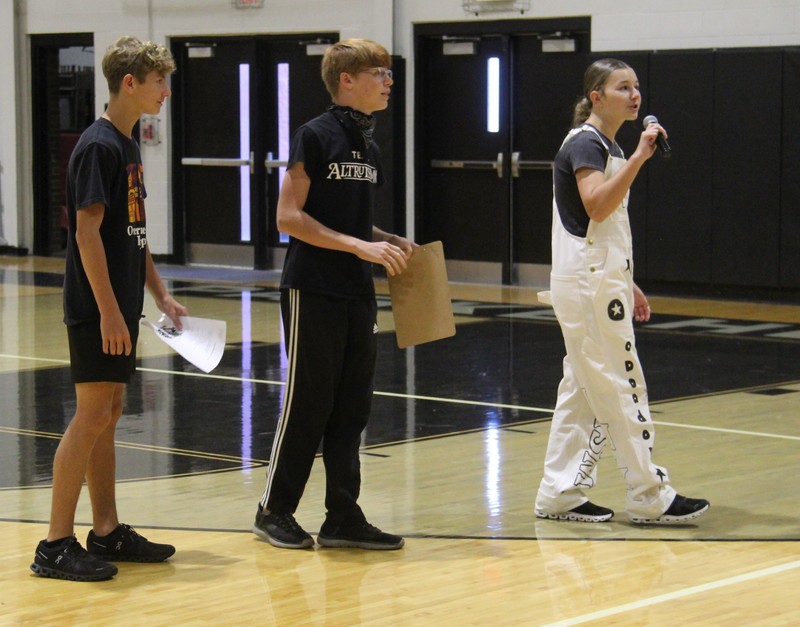 student leaders talking to their House members