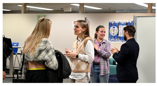 Students talking to the Estonian delegates
