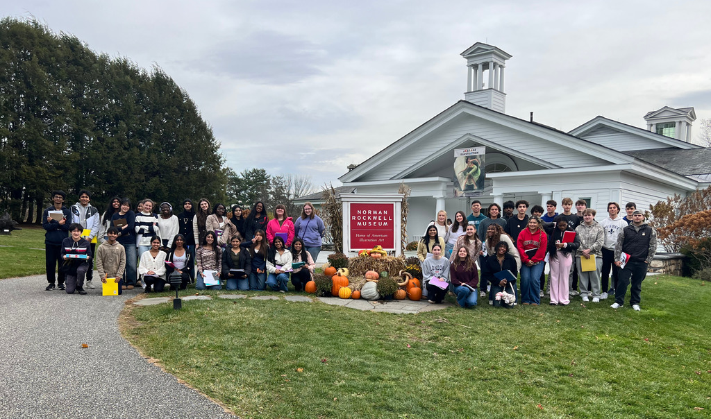 A large group of French 4 students pose in front of the Normal Rockwell Museum.