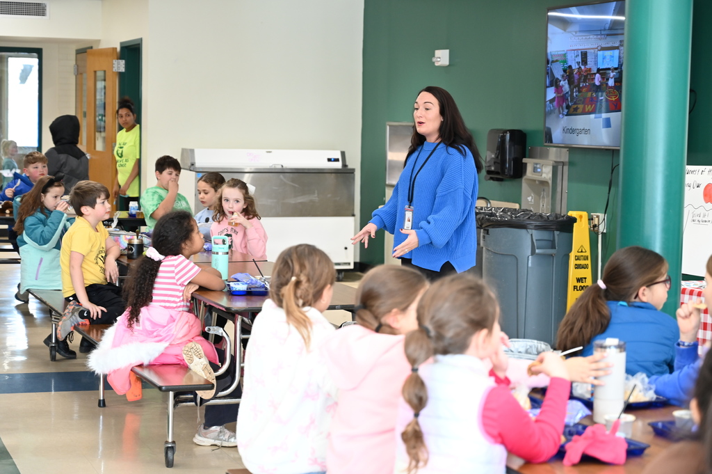 Mrs. Clements, Assistant Director of Food and Nutrition Services at North Colonie Central School District tells Forts Ferry students about the apple crisp