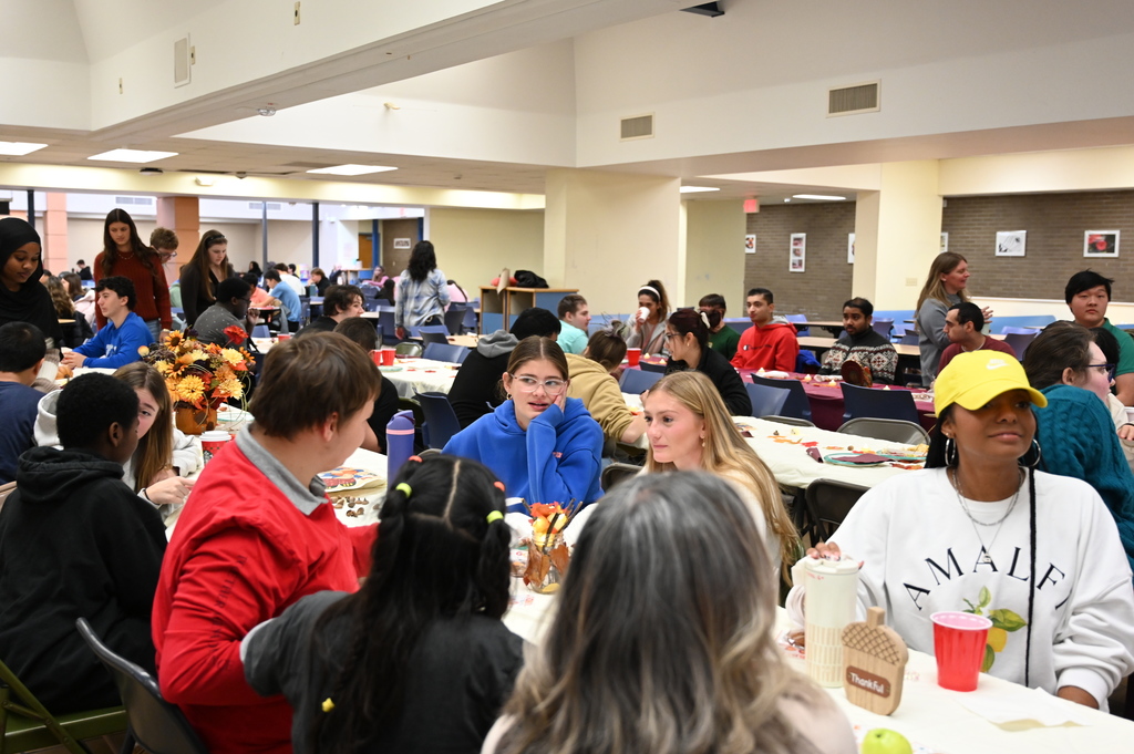 SHS students having breakfast with Communications students