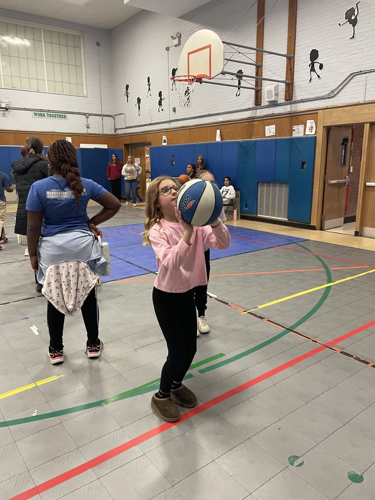 Blue Creek student plays basketball at Turkey Shoot
