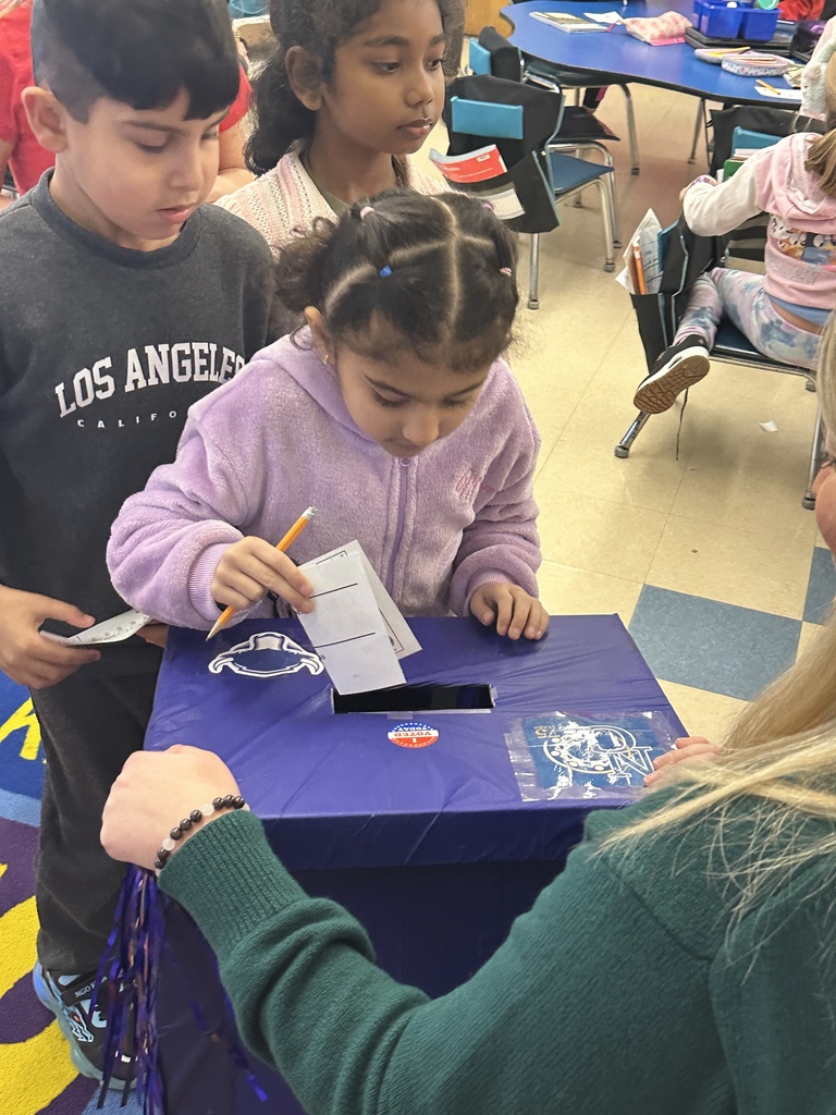 Student votes for bison's name